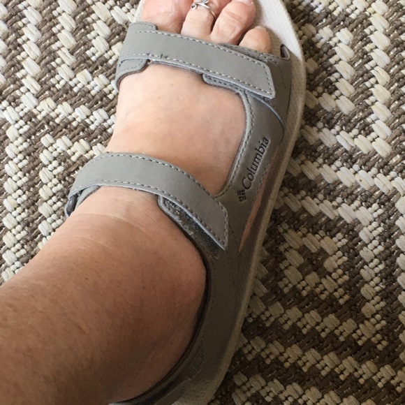 Woman’s Columbia sandal/w/Velcro closure on heel back, on instep, & across toes. - Picture 3 of 7